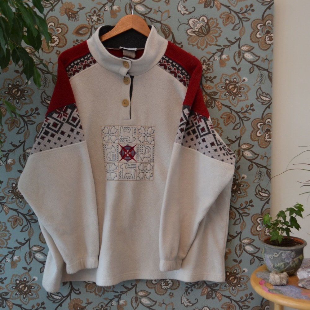 beautiful vintage fleece with unique details